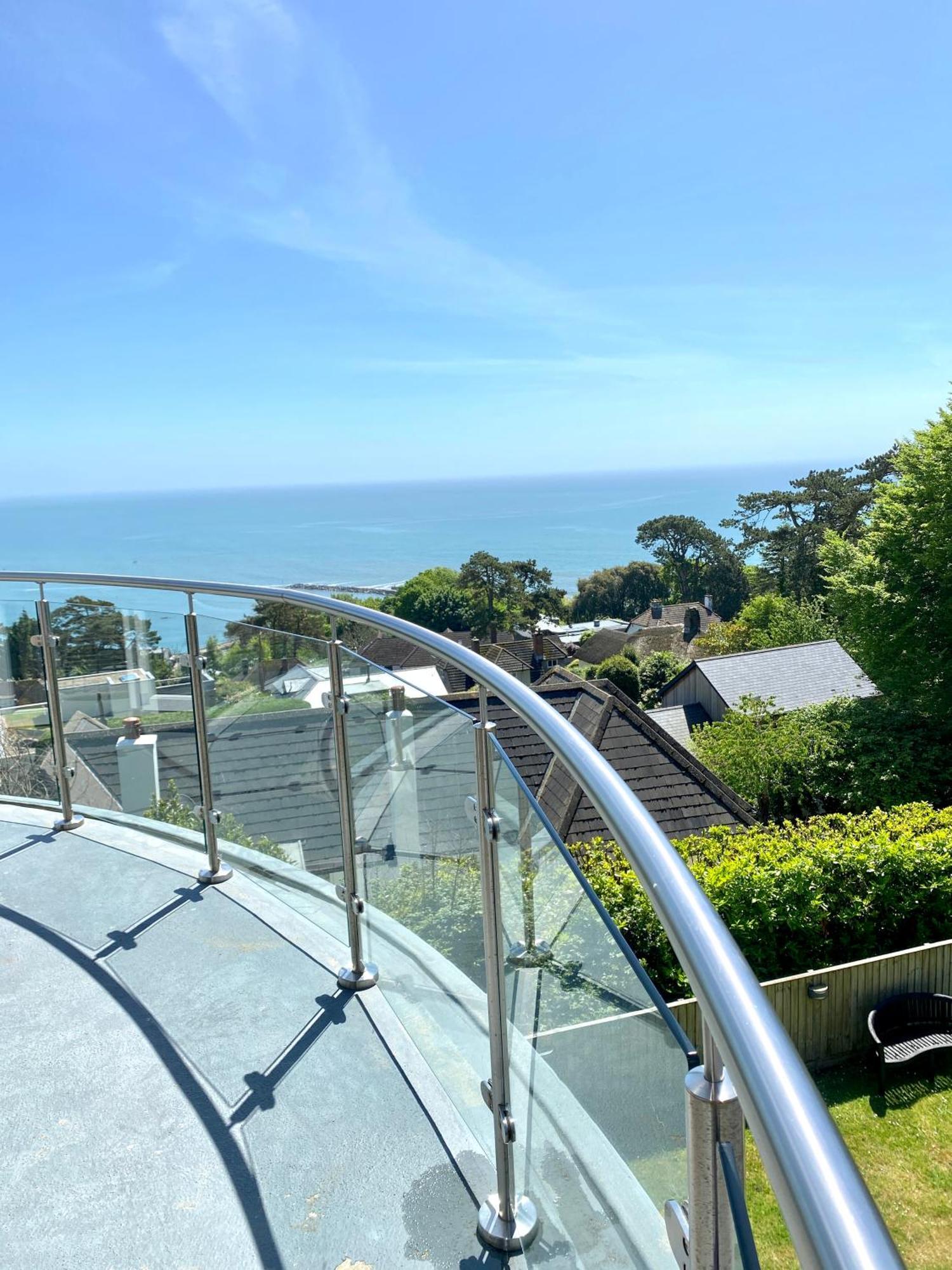 One Of The Best Properties In Lyme! Breathtaking Views Across The Whole Bay. 3 Stories With 2 Tier Veranda Around The Property. Sleeps 6 Lyme Regis Buitenkant foto