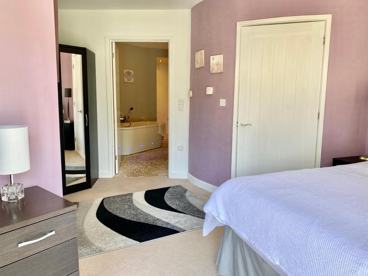 One Of The Best Properties In Lyme! Breathtaking Views Across The Whole Bay. 3 Stories With 2 Tier Veranda Around The Property. Sleeps 6 Lyme Regis Buitenkant foto