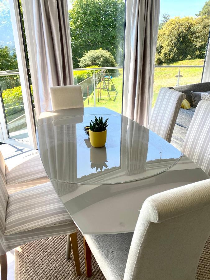 One Of The Best Properties In Lyme! Breathtaking Views Across The Whole Bay. 3 Stories With 2 Tier Veranda Around The Property. Sleeps 6 Lyme Regis Buitenkant foto
