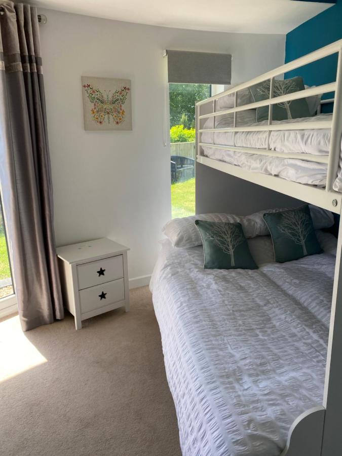 One Of The Best Properties In Lyme! Breathtaking Views Across The Whole Bay. 3 Stories With 2 Tier Veranda Around The Property. Sleeps 6 Lyme Regis Buitenkant foto