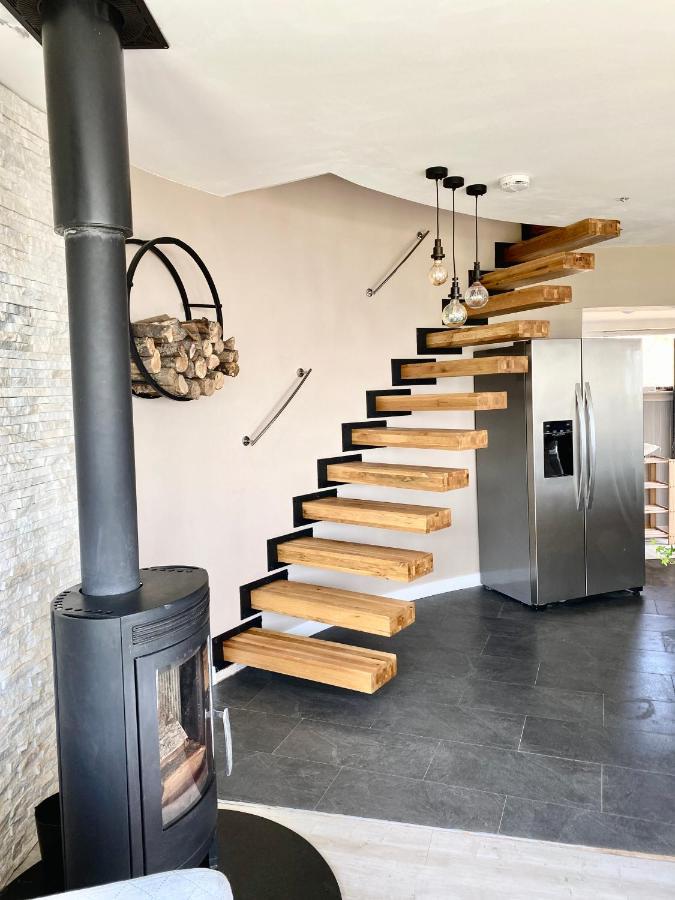 One Of The Best Properties In Lyme! Breathtaking Views Across The Whole Bay. 3 Stories With 2 Tier Veranda Around The Property. Sleeps 6 Lyme Regis Buitenkant foto