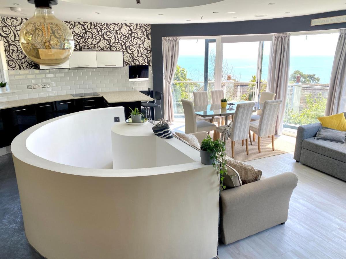 One Of The Best Properties In Lyme! Breathtaking Views Across The Whole Bay. 3 Stories With 2 Tier Veranda Around The Property. Sleeps 6 Lyme Regis Buitenkant foto