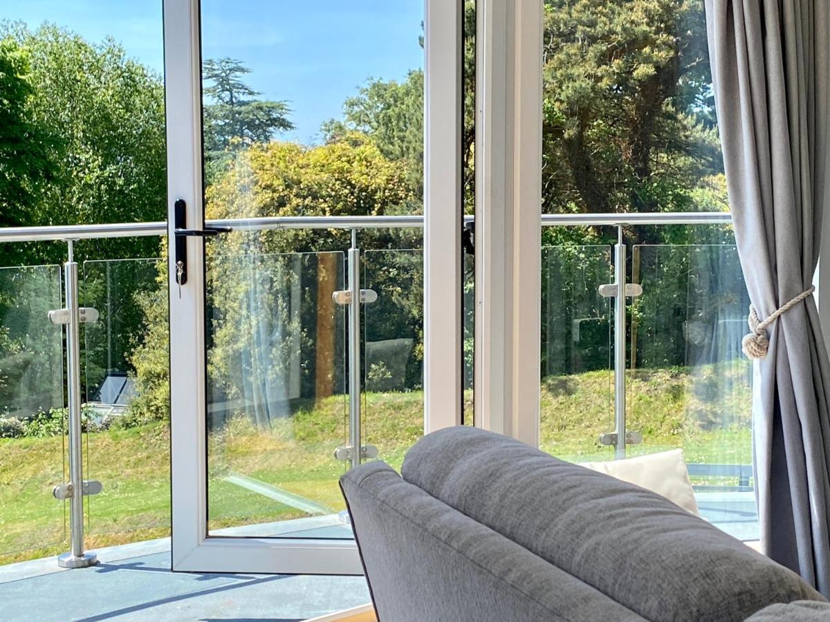 One Of The Best Properties In Lyme! Breathtaking Views Across The Whole Bay. 3 Stories With 2 Tier Veranda Around The Property. Sleeps 6 Lyme Regis Buitenkant foto