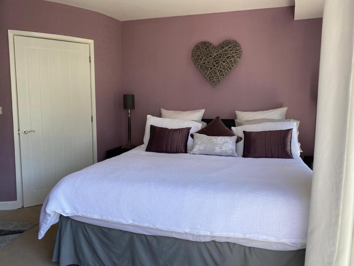 One Of The Best Properties In Lyme! Breathtaking Views Across The Whole Bay. 3 Stories With 2 Tier Veranda Around The Property. Sleeps 6 Lyme Regis Buitenkant foto
